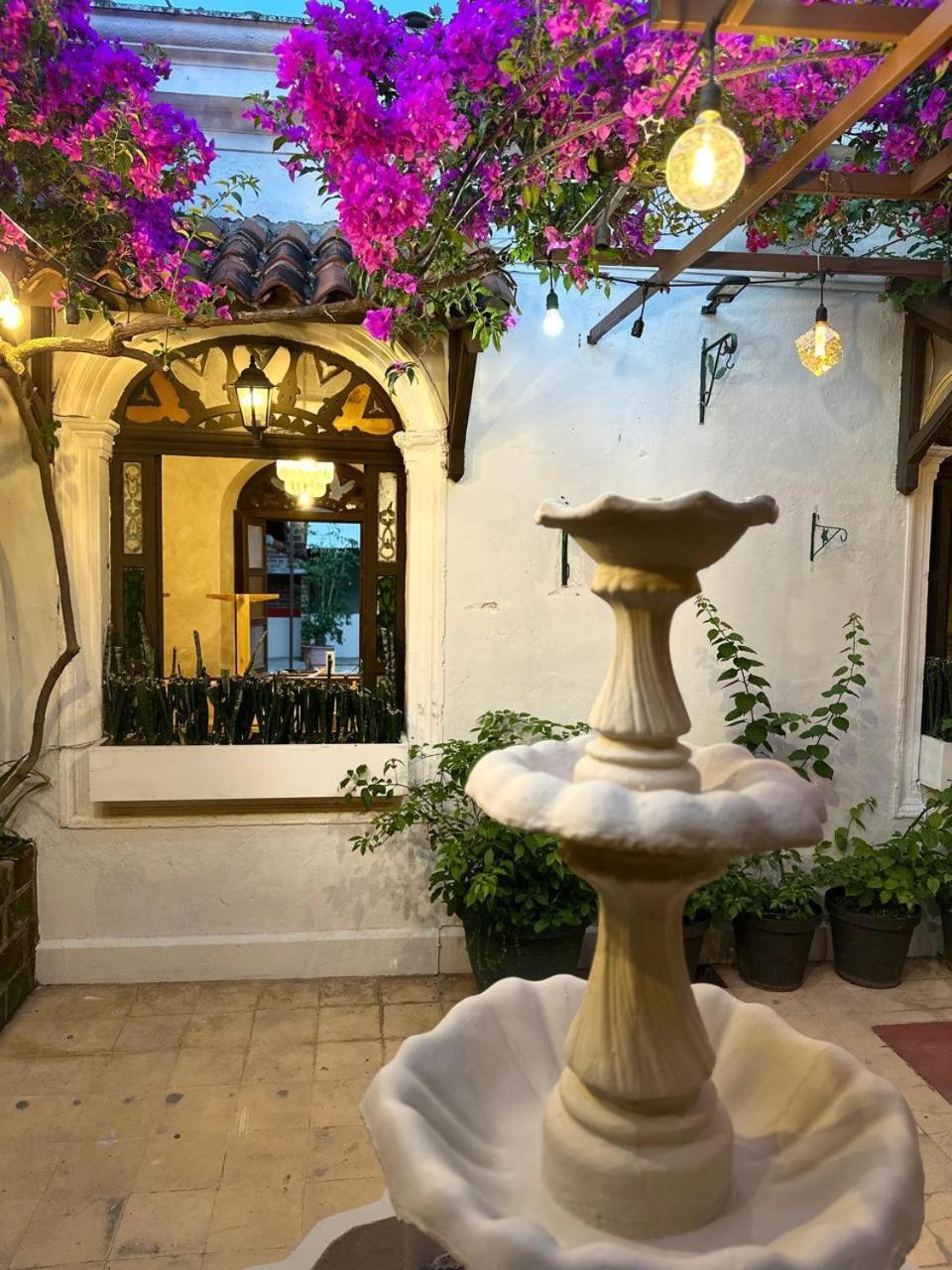 Hostal Velvet Plaza Santa Ana Dış mekan fotoğraf